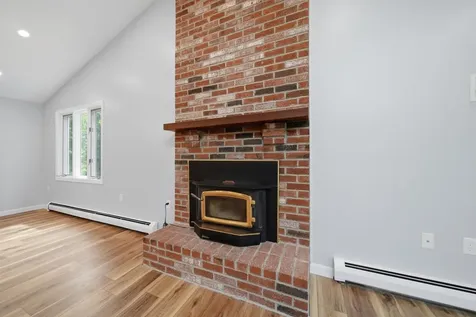 39 Old Auburn Road Derry NH 03038