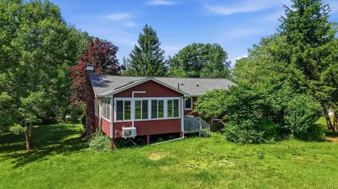 39 Old Auburn Road Derry NH 03038