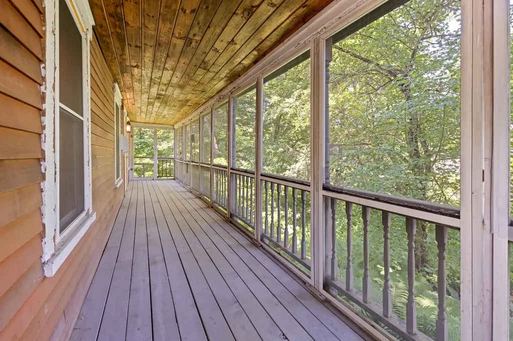 16 Old Farm Road Winhall VT 05340