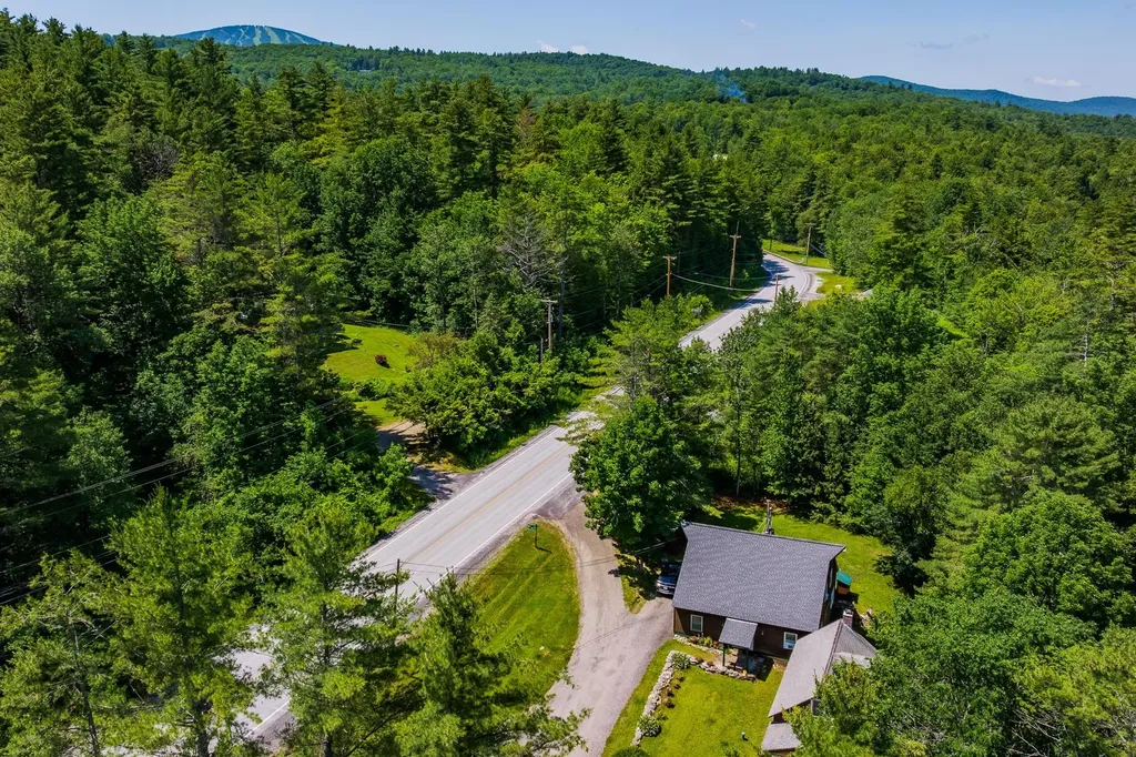 16 Old Farm Road Winhall VT 05340