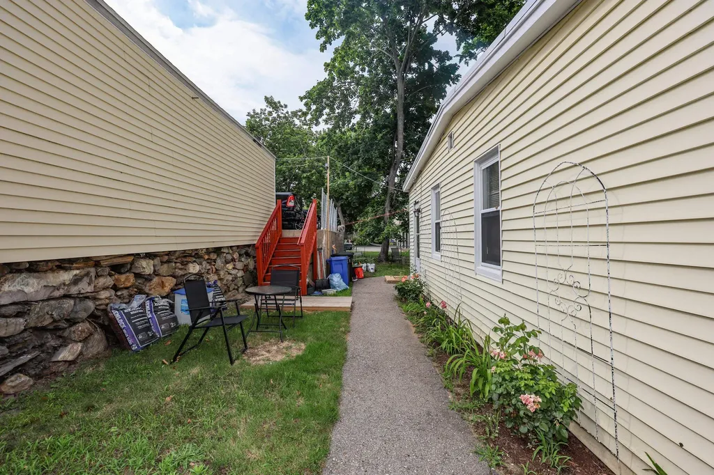 17 Broad Street Somersworth NH 03878