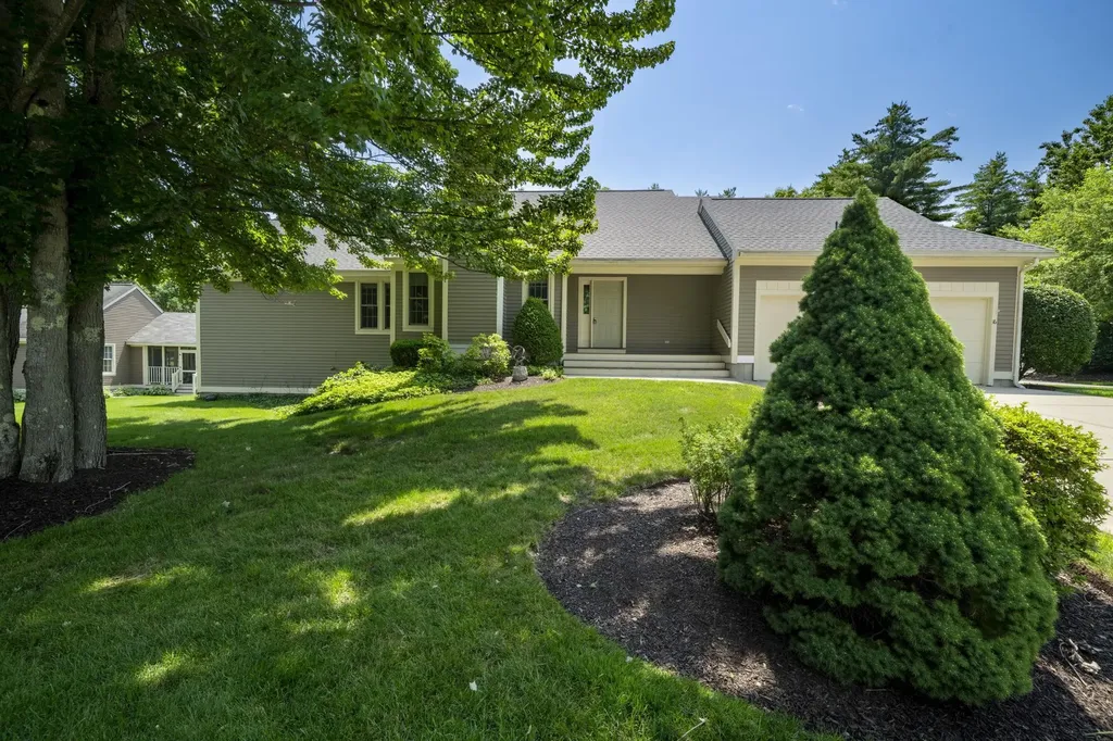 16 Spyglass Point Circle Bedford NH 03110