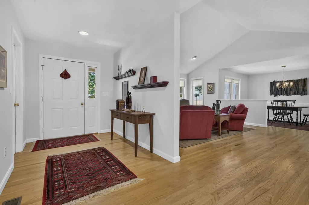 16 Spyglass Point Circle Bedford NH 03110