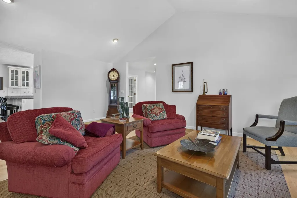 16 Spyglass Point Circle Bedford NH 03110
