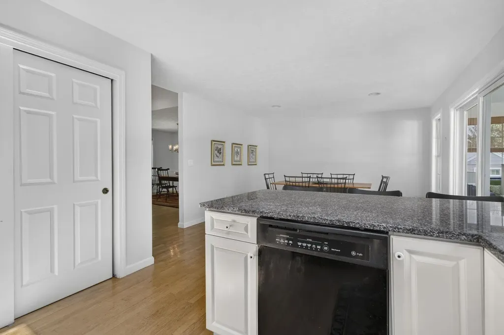 16 Spyglass Point Circle Bedford NH 03110