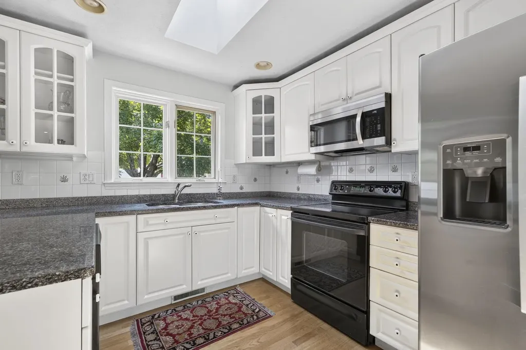 16 Spyglass Point Circle Bedford NH 03110