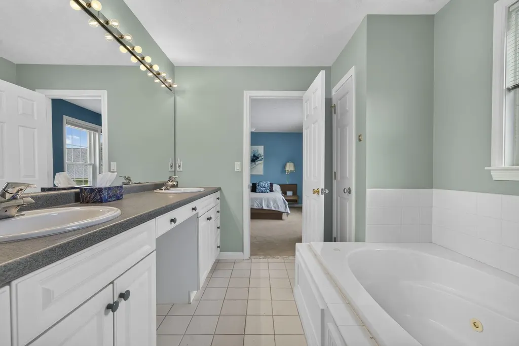 16 Spyglass Point Circle Bedford NH 03110