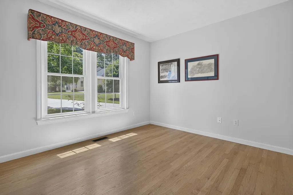 16 Spyglass Point Circle Bedford NH 03110