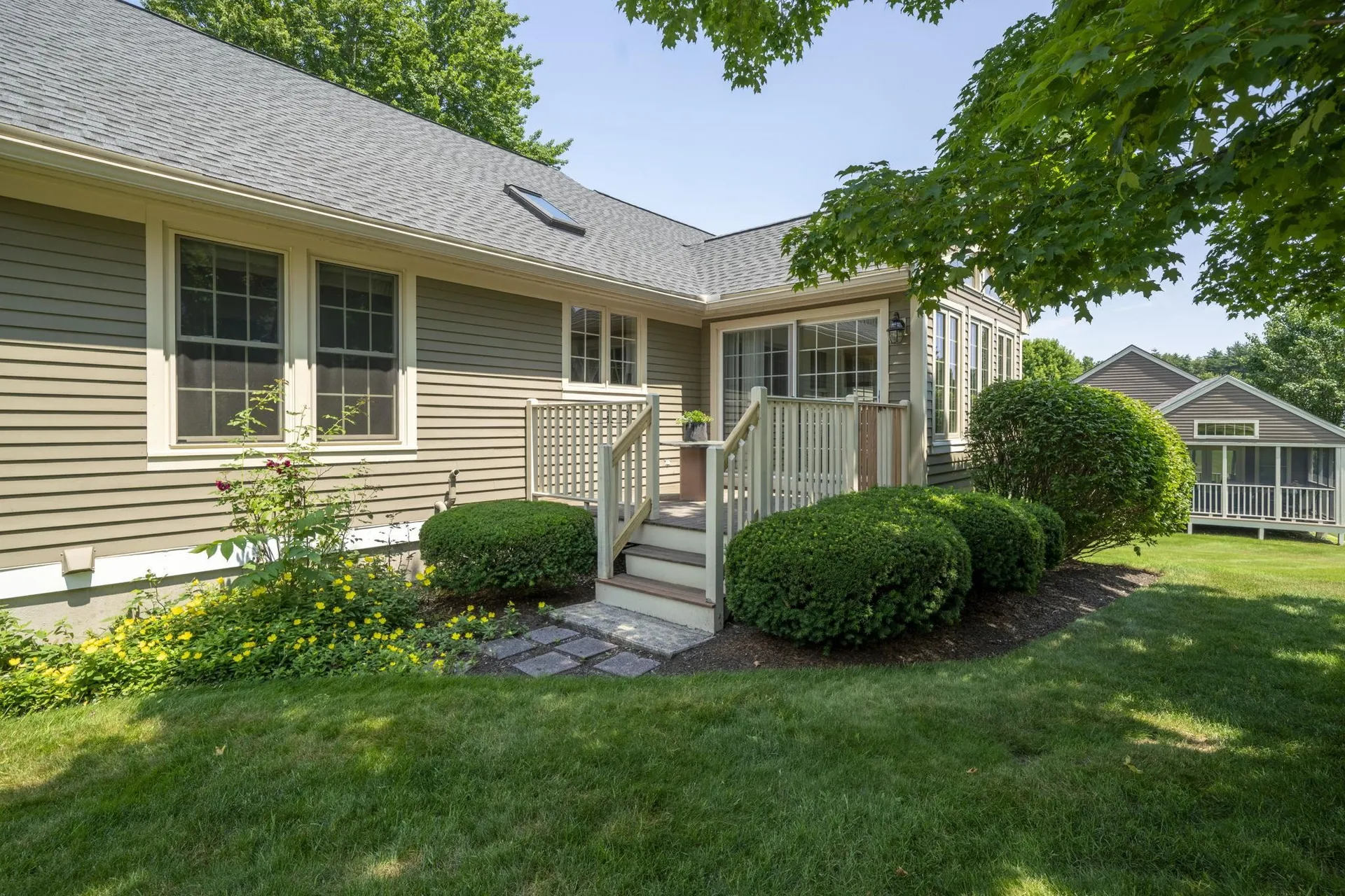 16 Spyglass Point Circle Bedford NH 03110
