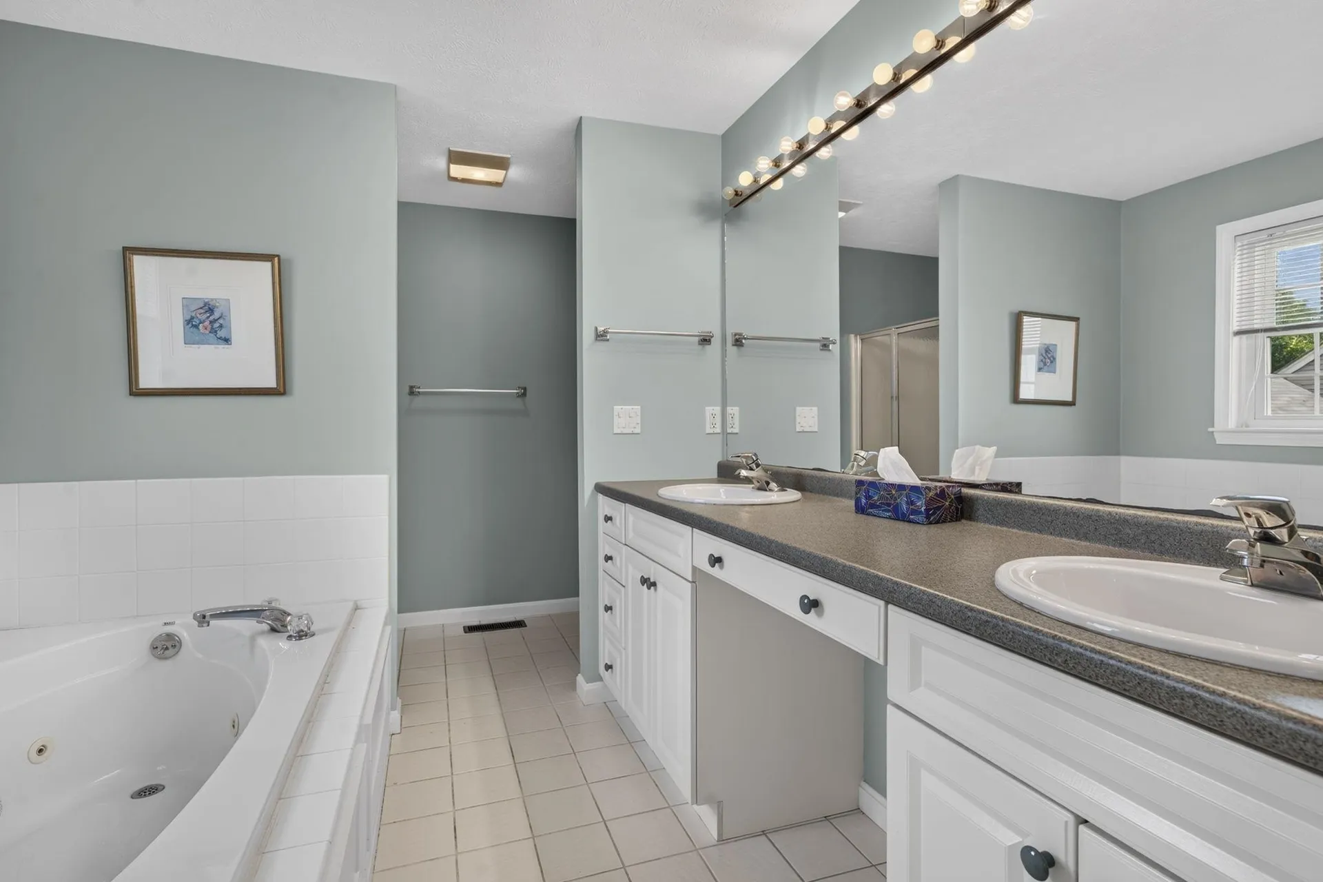 16 Spyglass Point Circle Bedford NH 03110