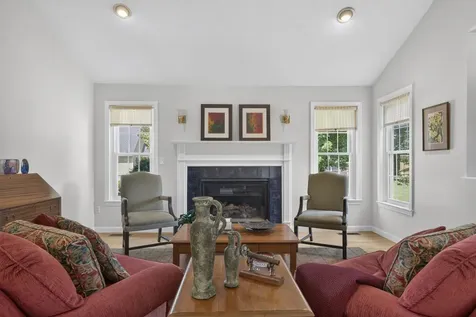 16 Spyglass Point Circle Bedford NH 03110