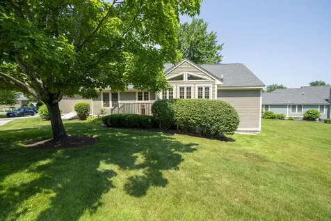 16 Spyglass Point Circle Bedford NH 03110