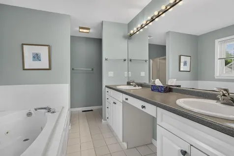 16 Spyglass Point Circle Bedford NH 03110