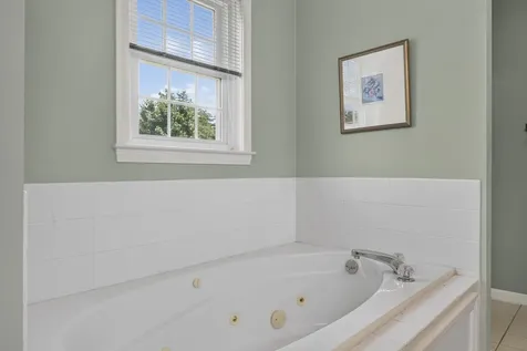 16 Spyglass Point Circle Bedford NH 03110