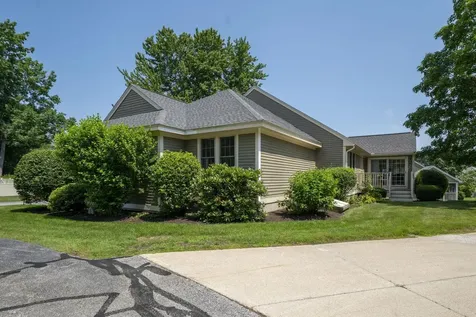 16 Spyglass Point Circle Bedford NH 03110