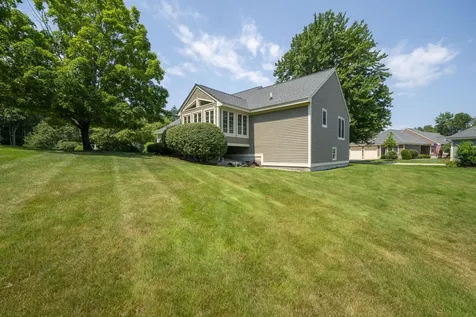 16 Spyglass Point Circle Bedford NH 03110