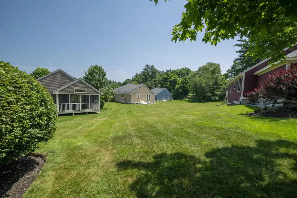 16 Spyglass Point Circle Bedford NH 03110