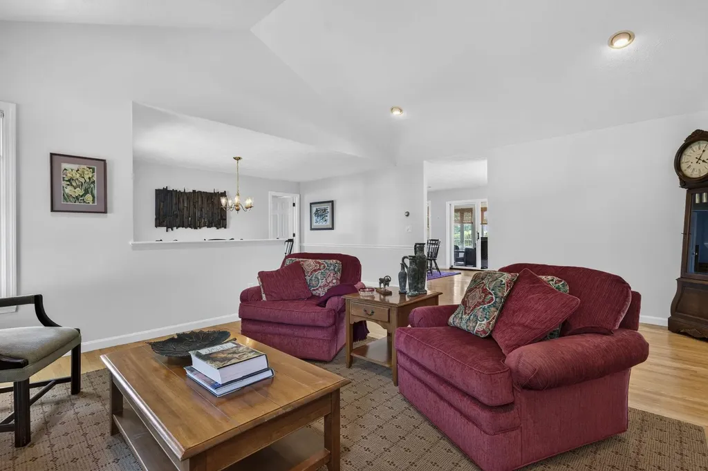 16 Spyglass Point Circle Bedford NH 03110
