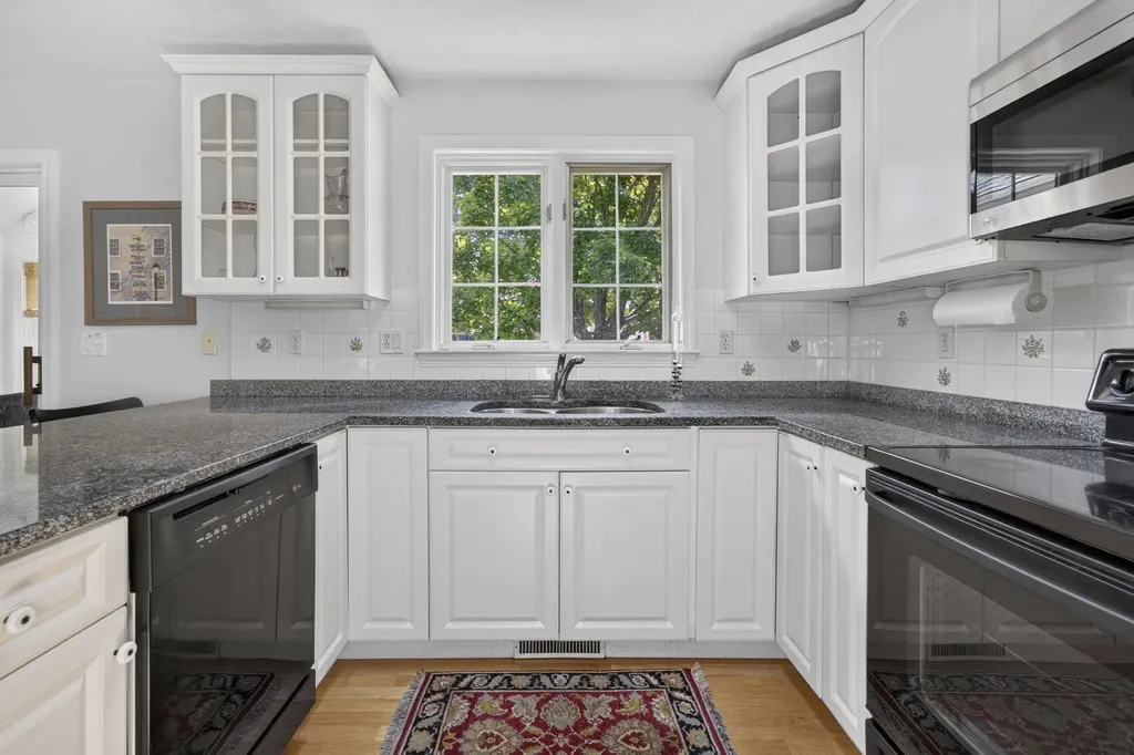 16 Spyglass Point Circle Bedford NH 03110