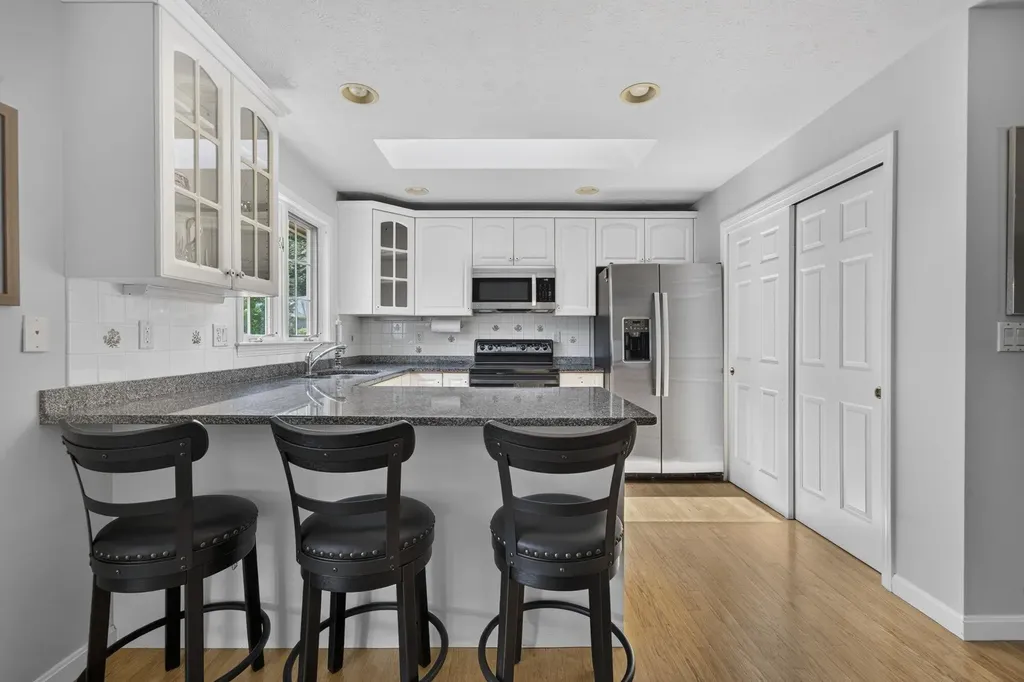 16 Spyglass Point Circle Bedford NH 03110