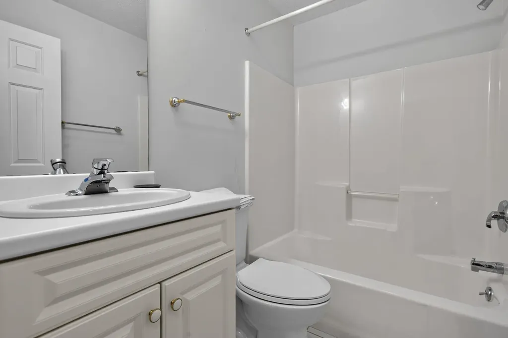 16 Spyglass Point Circle Bedford NH 03110