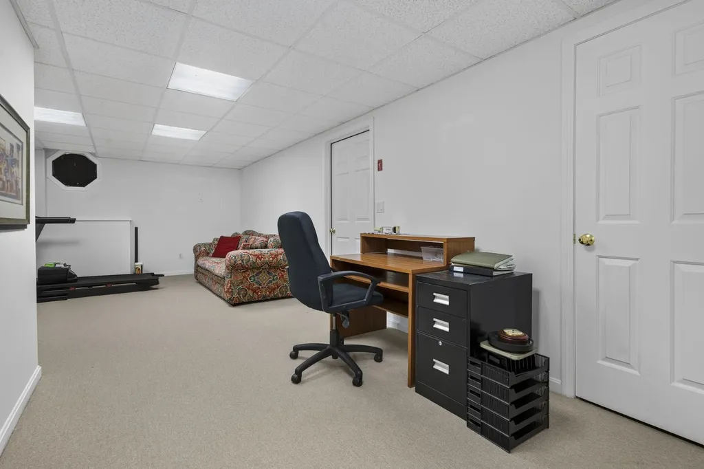 16 Spyglass Point Circle Bedford NH 03110