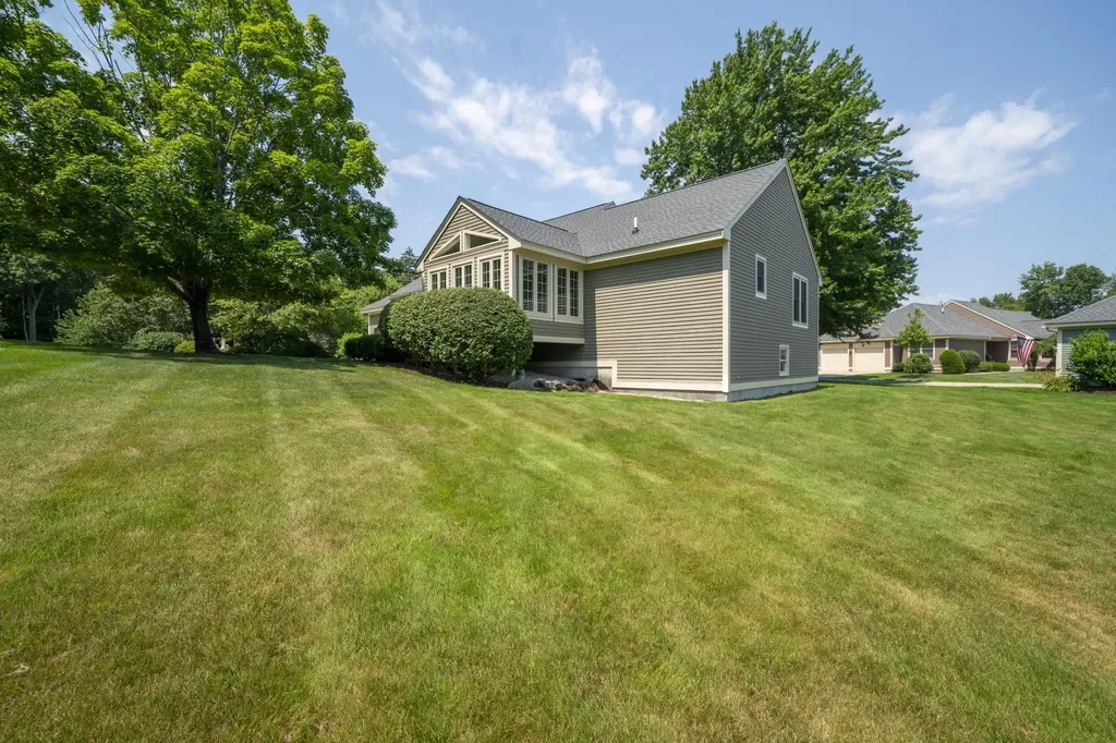 16 Spyglass Point Circle Bedford NH 03110