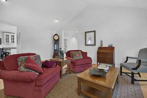 16 Spyglass Point Circle Bedford NH 03110
