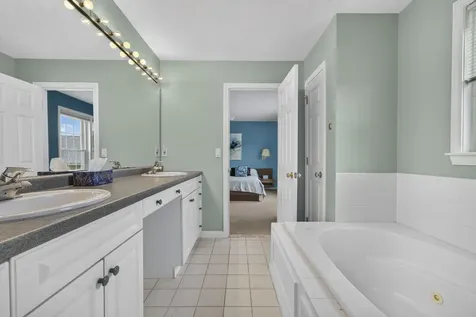 16 Spyglass Point Circle Bedford NH 03110