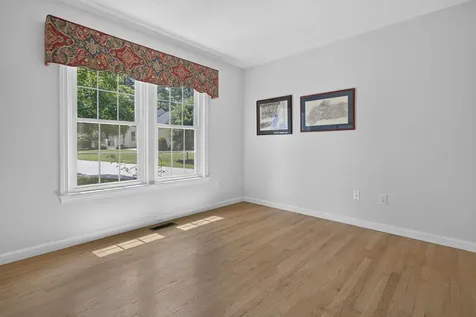 16 Spyglass Point Circle Bedford NH 03110
