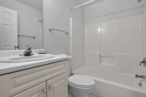 16 Spyglass Point Circle Bedford NH 03110