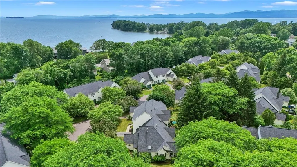 12 Eastman Farm Road Burlington VT 05408
