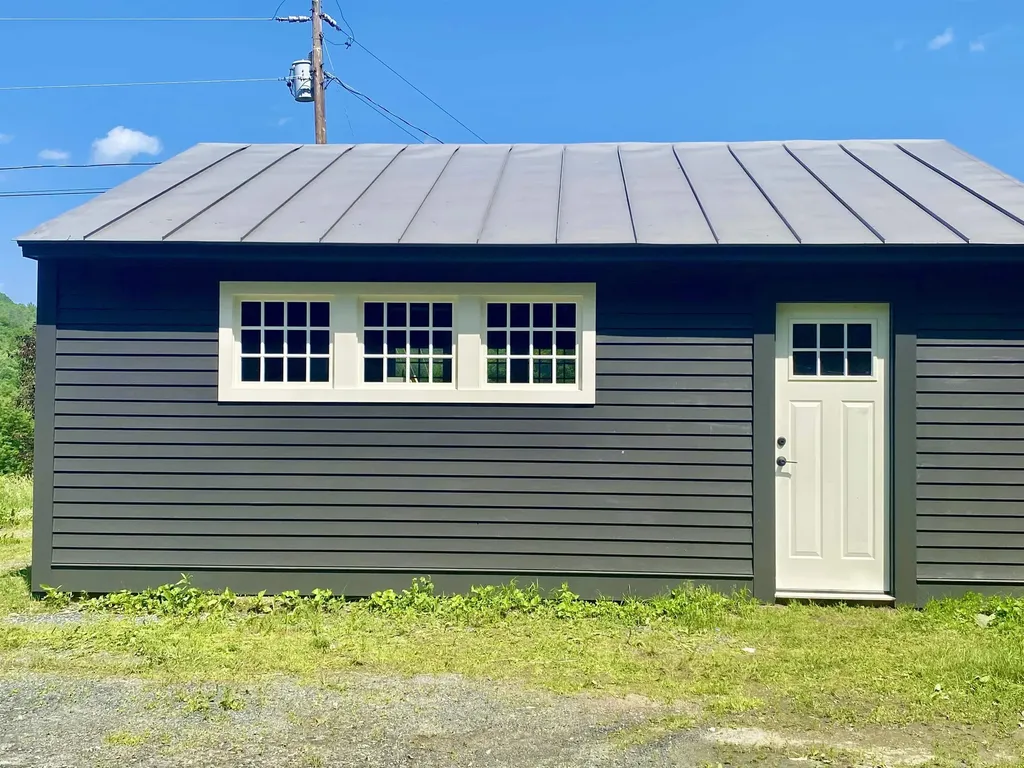 90 Limey Lane Pomfret VT 05053