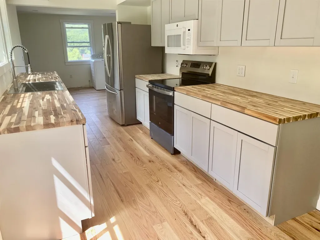 90 Limey Lane Pomfret VT 05053