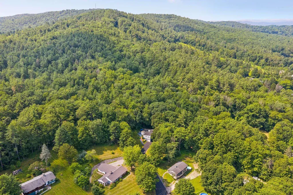 15 Juniper Hill Claremont NH 03743