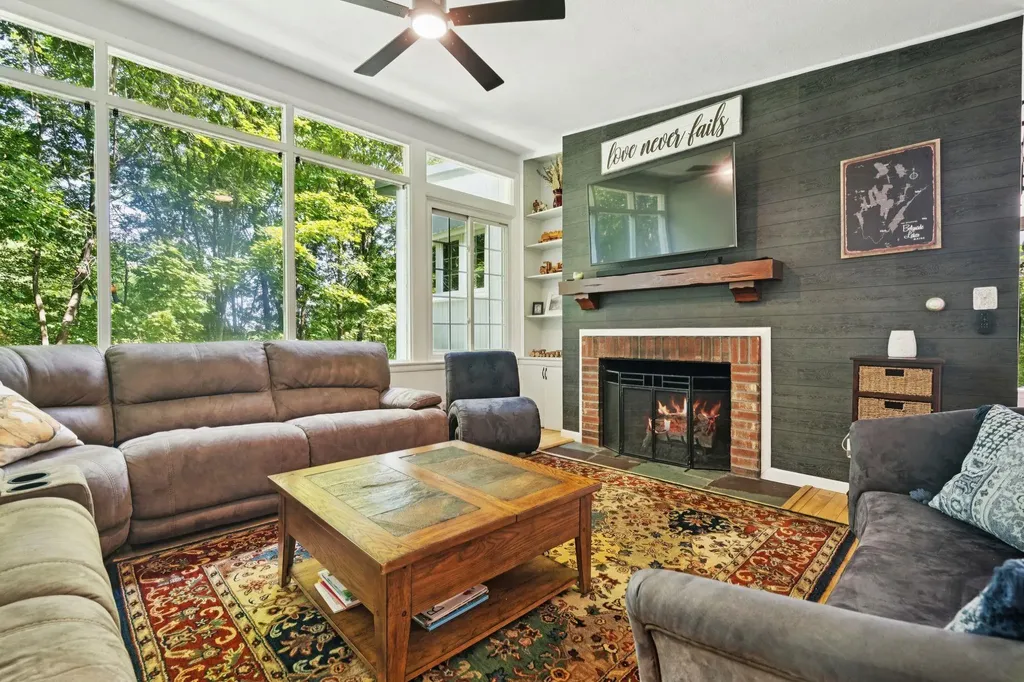 15 Juniper Hill Claremont NH 03743