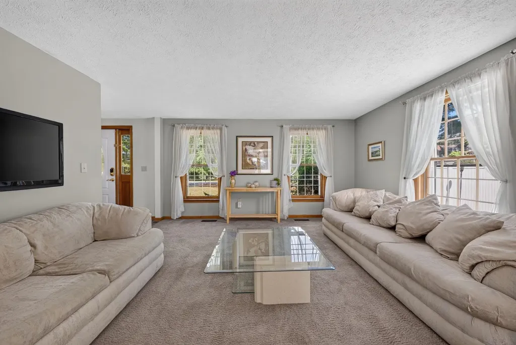 177 Ridge Road Nashua NH 03062