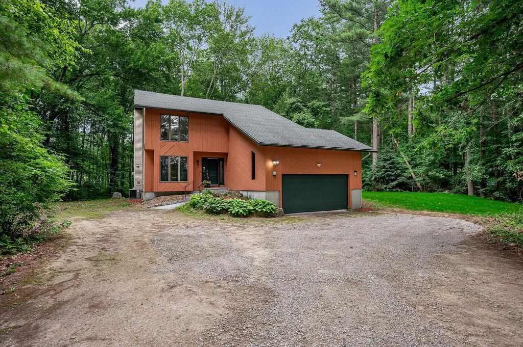 10 Shelly Drive Pelham NH 03076