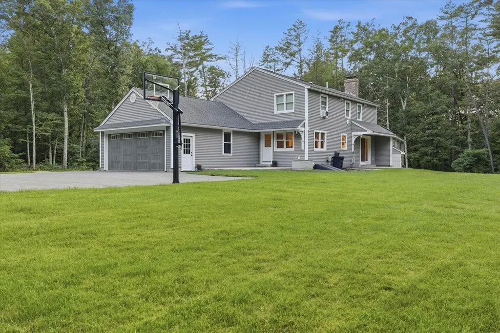 44 County Road Amherst NH 03031