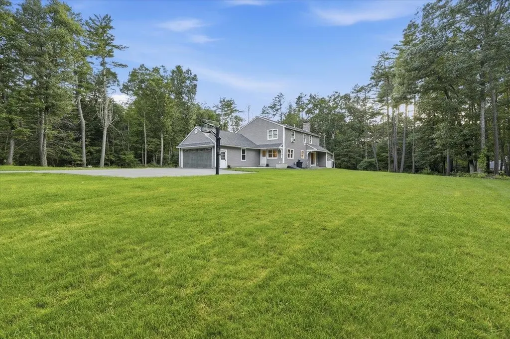 44 County Road Amherst NH 03031