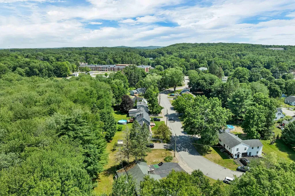 20 Maplecrest Street Newmarket NH 03857