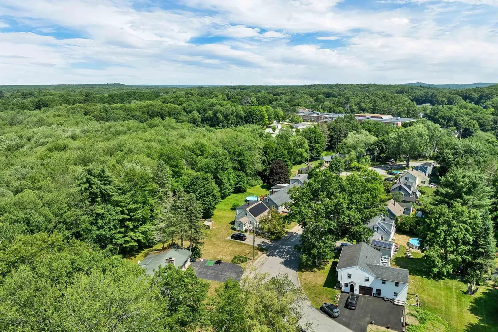 20 Maplecrest Street Newmarket NH 03857
