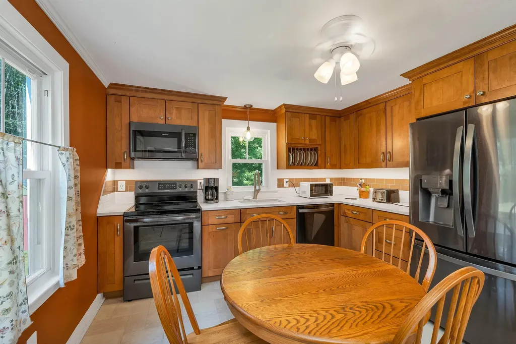 20 Maplecrest Street Newmarket NH 03857