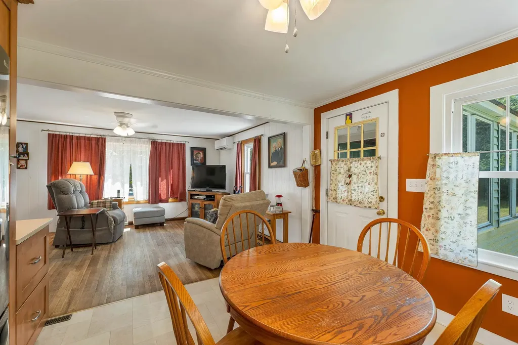 20 Maplecrest Street Newmarket NH 03857