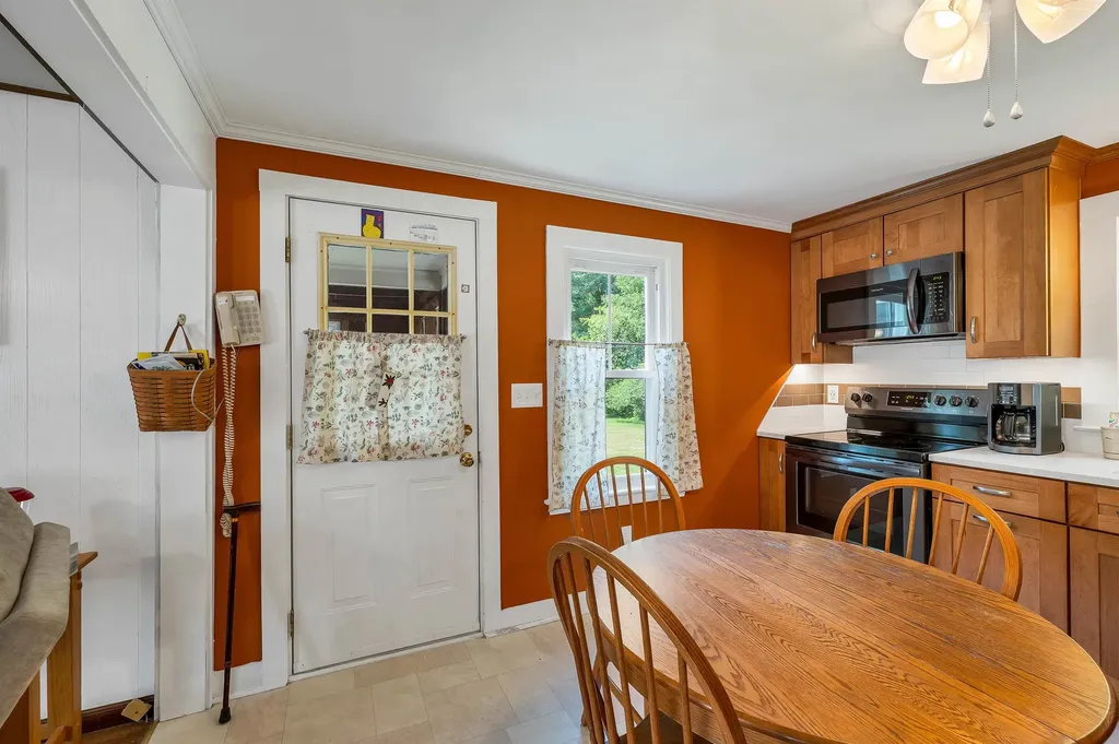 20 Maplecrest Street Newmarket NH 03857