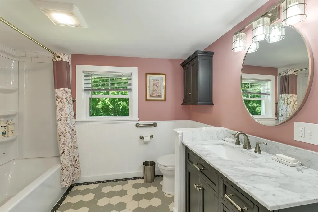 20 Maplecrest Street Newmarket NH 03857