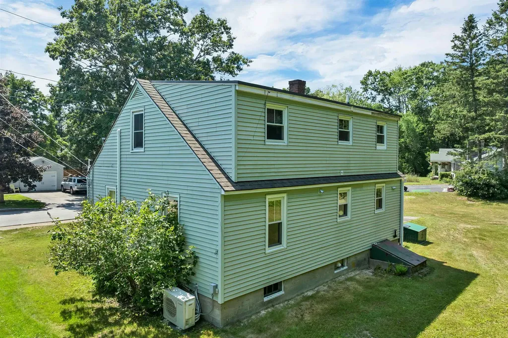 20 Maplecrest Street Newmarket NH 03857