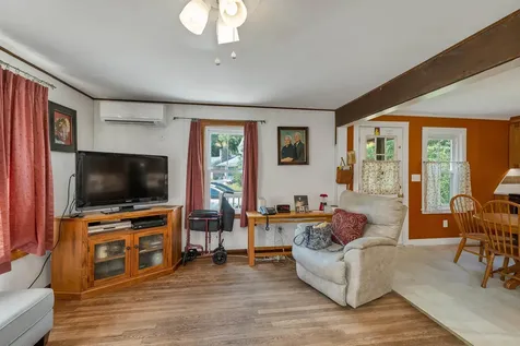 20 Maplecrest Street Newmarket NH 03857