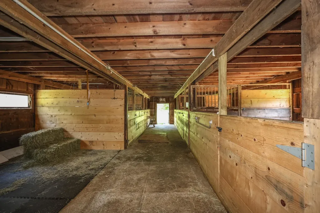 22 Holton Circle Londonderry NH 03053
