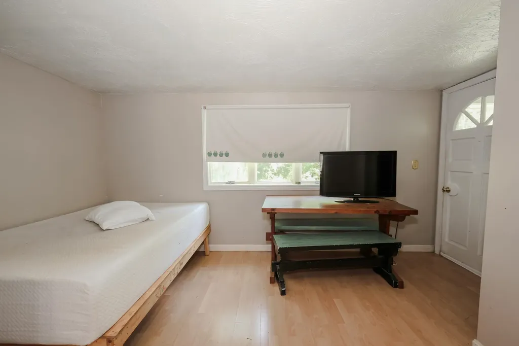 22 Holton Circle Londonderry NH 03053